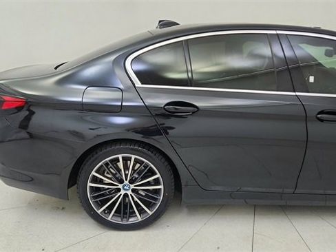 Used 2023 BMW 530e xDrive w/ Premium Package image 12