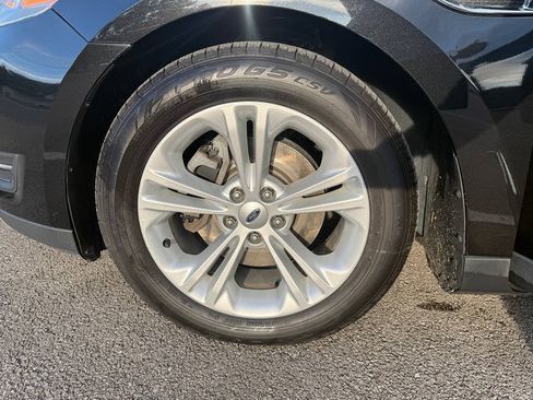 Used 2014 Ford Taurus SEL FWD image 29
