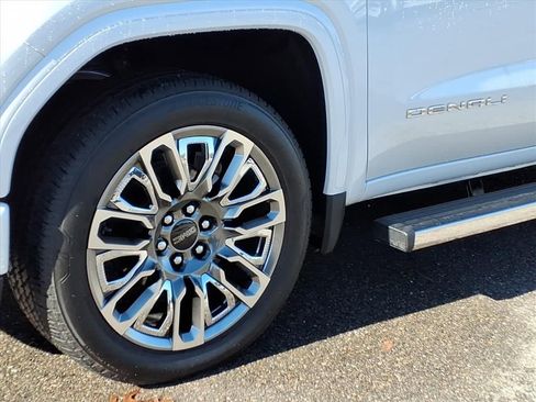 Used 2025 GMC Sierra 1500 Denali Ultimate image 11