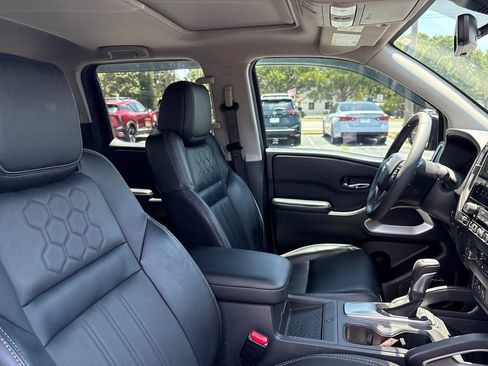 Used 2025 Nissan Frontier SL RWD image 26
