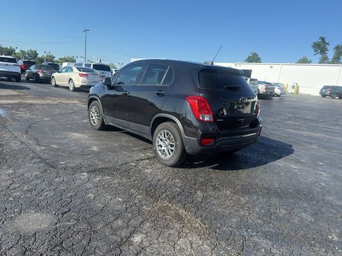 Used 2020 Chevrolet Trax LS FWD image 4