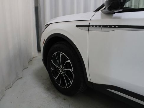 Used 2024 Lincoln Nautilus Premier AWD/4WD image 29