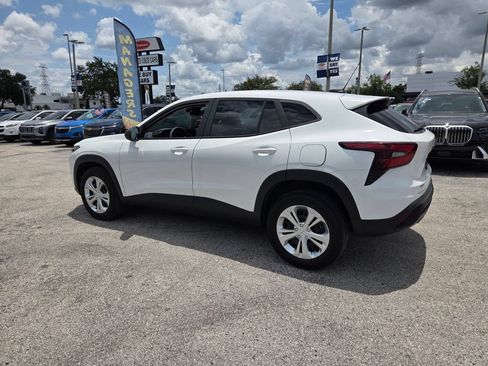 Used 2024 Chevrolet Trax LS FWD image 10
