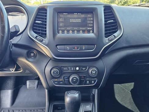 Used 2021 Jeep Cherokee Latitude Plus FWD image 30