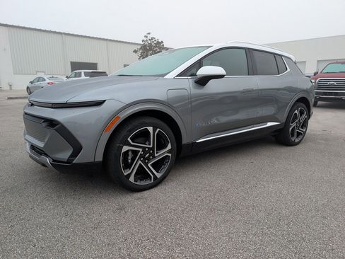 New 2026 Chevrolet Equinox EV LT image 3