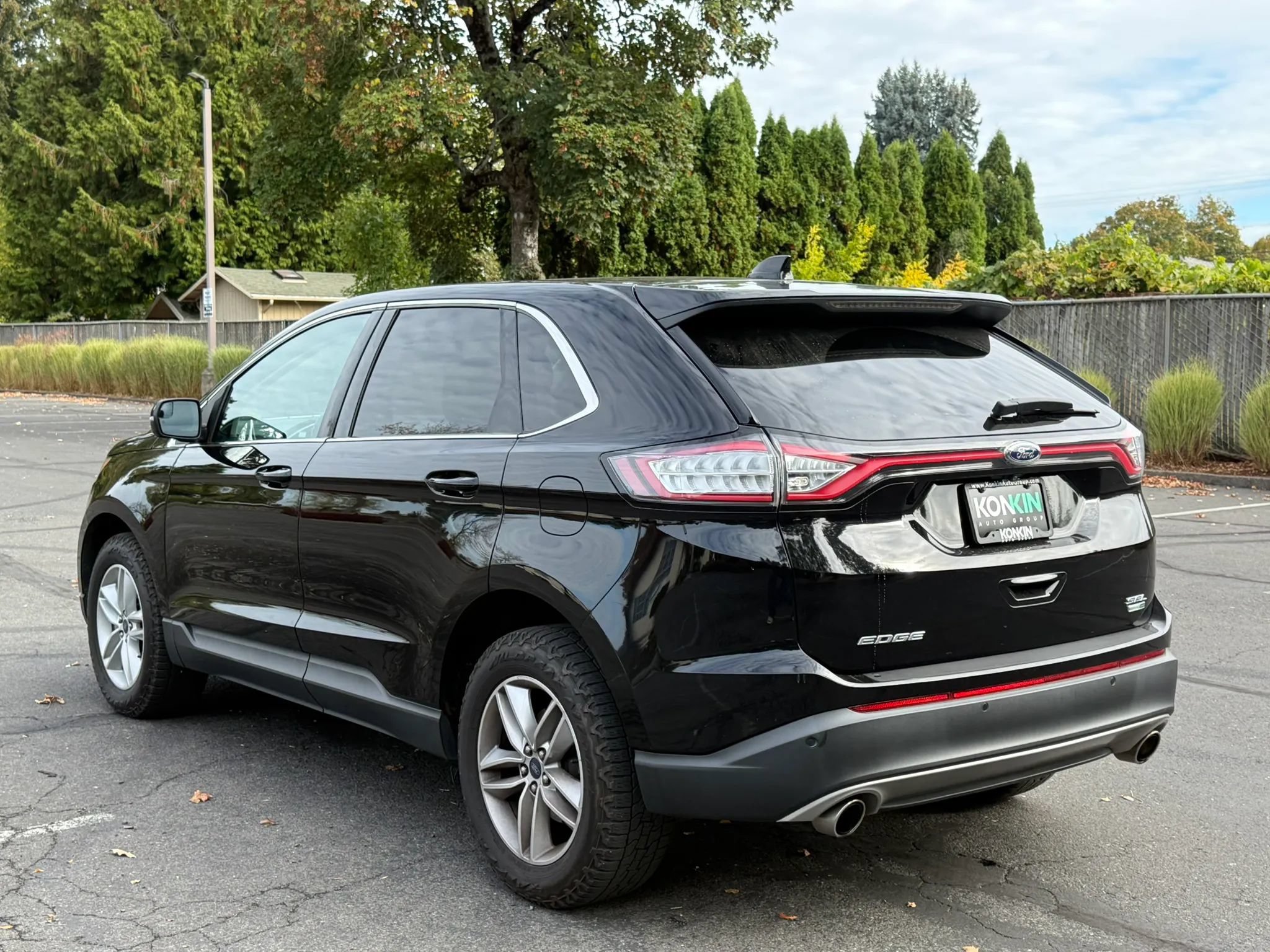 Used 2017 Ford Edge SEL w/ Cargo Accessory Package AWD/4WD image 3