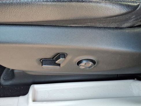 Used 2022 Chrysler Pacifica Touring-L image 14