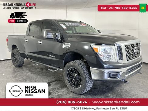 Used 2017 Nissan Titan SV image 2