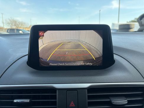 Used 2018 MAZDA MAZDA3 Touring image 25