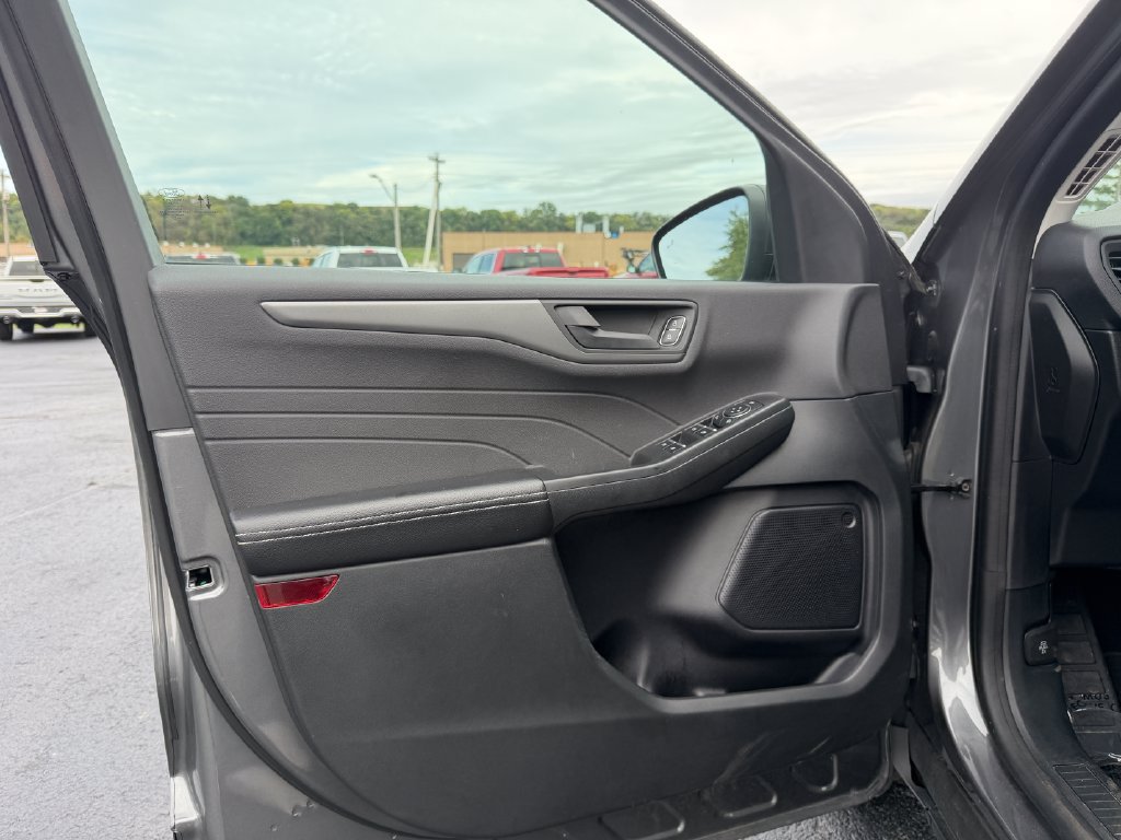 Used 2023 Ford Escape Active w/ Tech Pack #1 AWD/4WD image 15