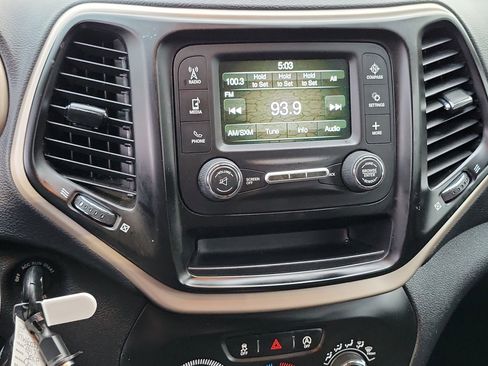 Used 2017 Jeep Cherokee Altitude image 12