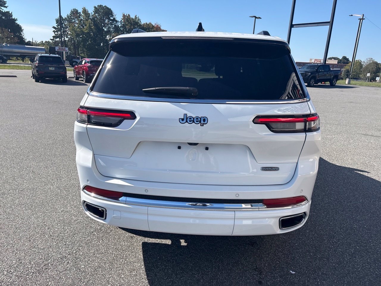 Used 2023 Jeep Grand Cherokee L Overland RWD image 8