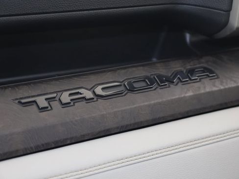 Used 2025 Toyota Tacoma Limited image 29