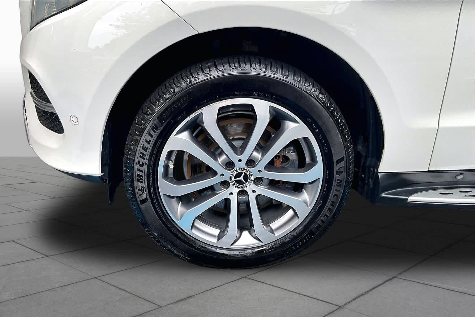 Used 2019 Mercedes-Benz GLE 400 4MATIC image 11