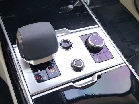 Used 2023 Land Rover Range Rover SE image 16