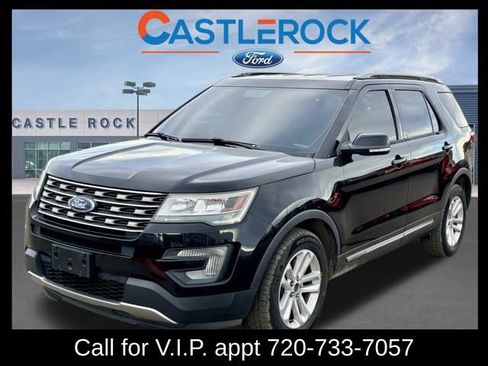 Used 2017 Ford Explorer XLT image 1