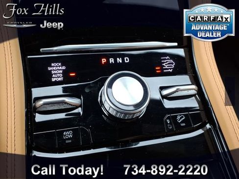 Used 2024 Jeep Grand Cherokee Summit AWD/4WD image 25