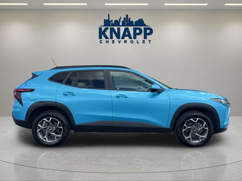 Used 2025 Chevrolet Trax LT FWD image 6