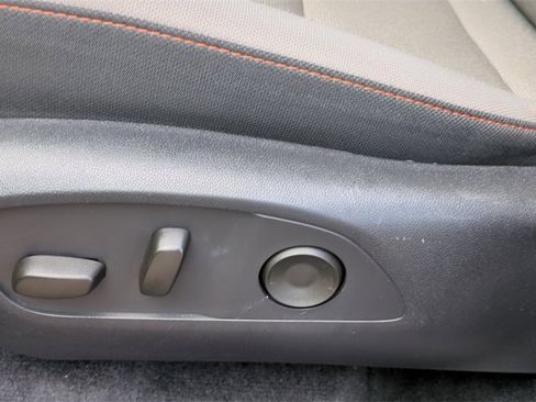 Used 2025 Chevrolet Traverse LT image 11