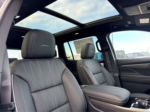 New 2026 Buick Enclave Avenir w/ Super Cruise Package FWD image 5