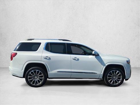 Used 2023 GMC Acadia Denali image 4