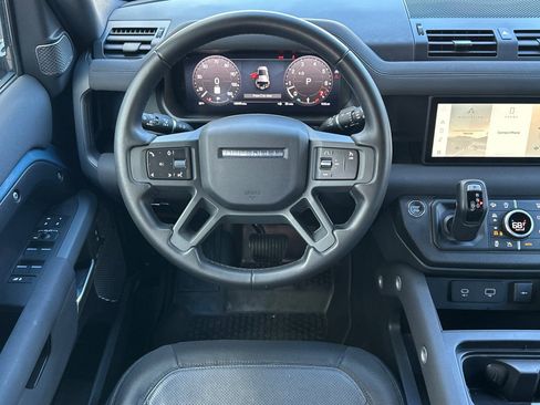Used 2023 Land Rover Defender 110 X-Dynamic SE image 17