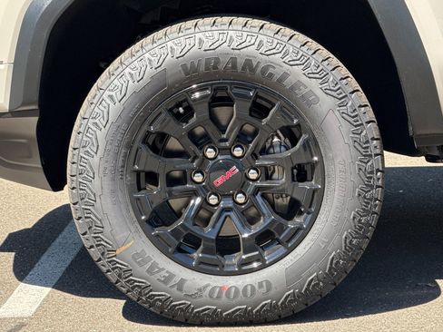 New 2026 GMC Canyon Elevation w/ Convenience Package RWD image 26