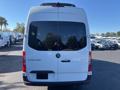 Used 2025 Mercedes-Benz Sprinter 2500 image 9