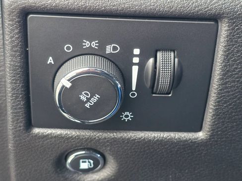 Used 2019 Jeep Grand Cherokee Limited image 23