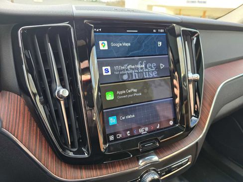 Used 2023 Volvo XC60 T8 Plus image 29