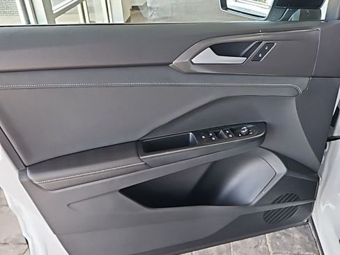 New 2026 Volkswagen Taos SE FWD image 25