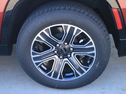 New 2025 Jeep Wagoneer Base w/ Premium Group I image 21