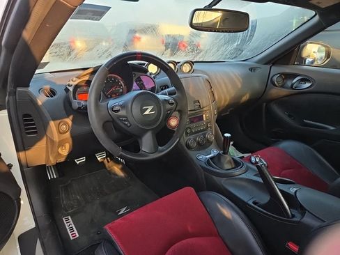 Used 2017 Nissan 370Z NISMO RWD image 5