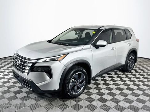 Used 2025 Nissan Rogue SV FWD image 4