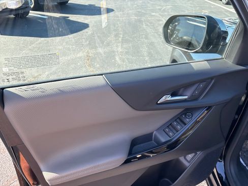 Used 2025 Chevrolet Equinox LT w/ Convenience Package II FWD image 27