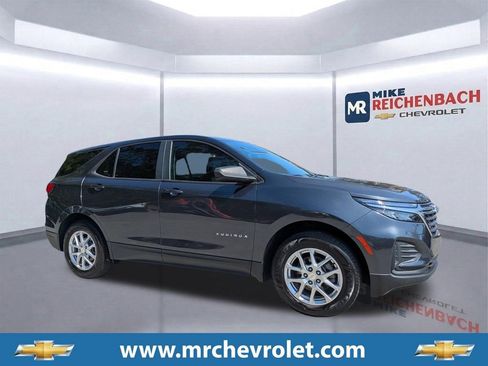 Used 2022 Chevrolet Equinox LS w/ LS Convenience Package image 1