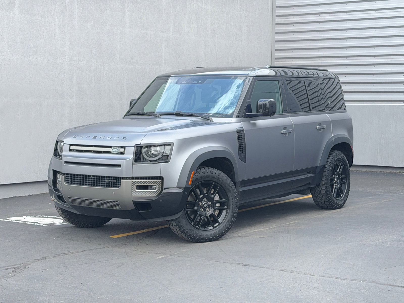 Used 2022 Land Rover Defender 110 X-Dynamic SE AWD/4WD image 1