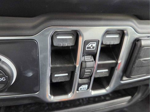 Used 2023 Jeep Wrangler Unlimited Sahara w/ Cold Weather Group AWD/4WD image 25