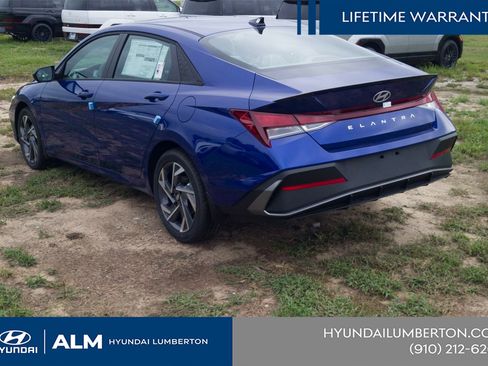 New 2025 Hyundai Elantra SEL FWD image 9