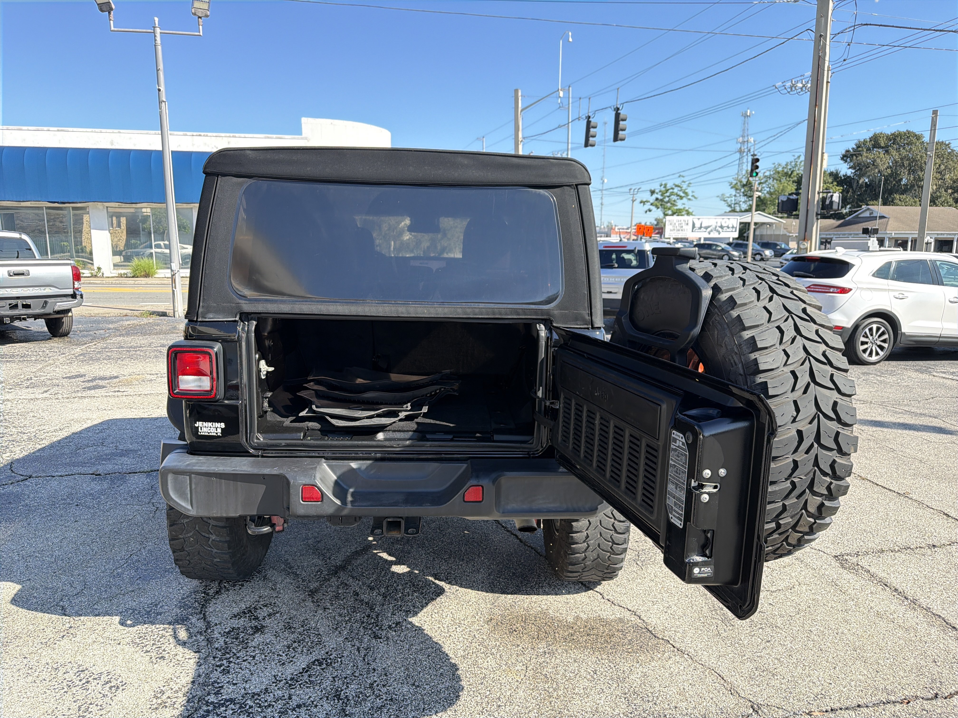 Used 2024 Jeep Wrangler Unlimited Sport AWD/4WD image 14