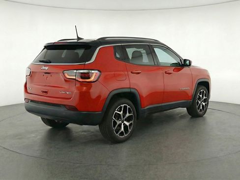 Used 2025 Jeep Compass Limited AWD/4WD image 7