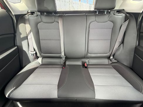 Used 2025 Chevrolet Trax LT image 37