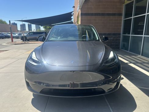 Used 2025 Tesla Model Y Long Range RWD image 9