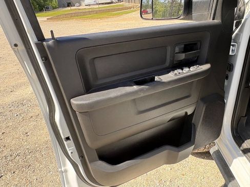 Used 2018 RAM 2500 Tradesman w/ Chrome Appearance Group AWD/4WD image 11