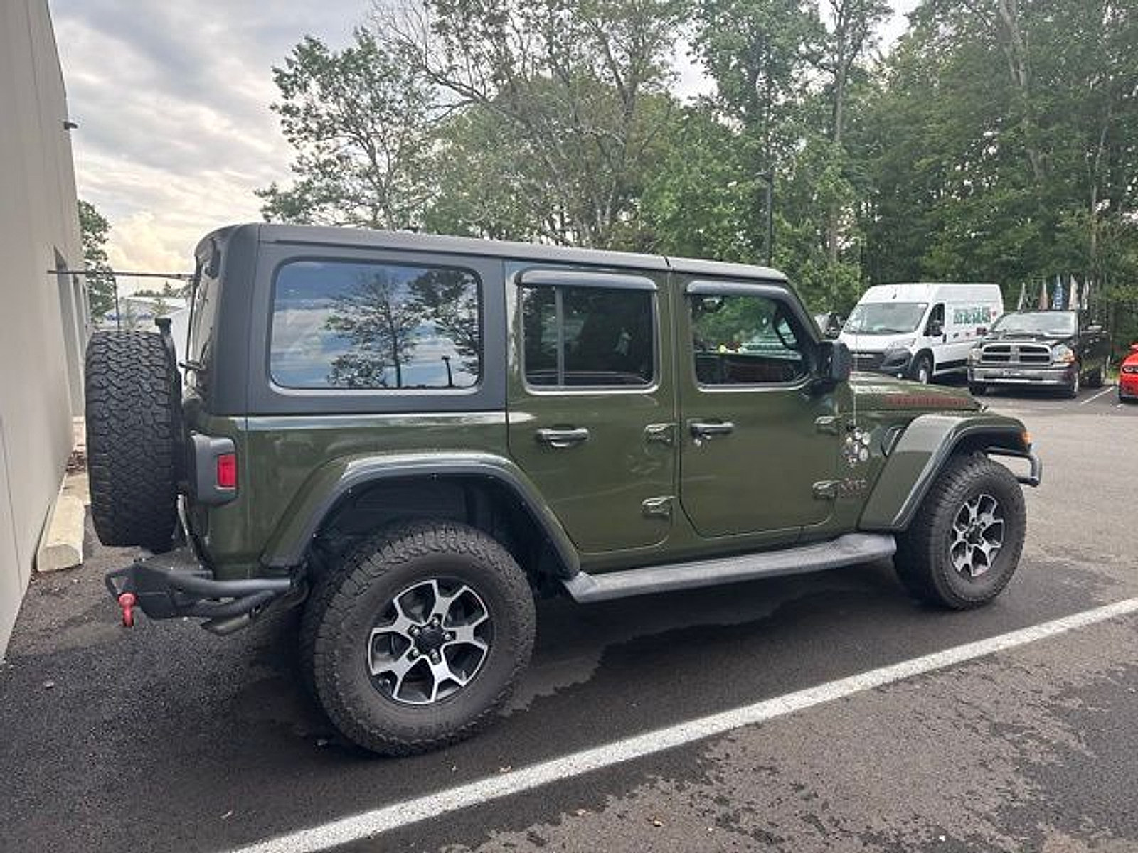 Used 2022 Jeep Wrangler Unlimited Rubicon w/ Cold Weather Group AWD/4WD image 9