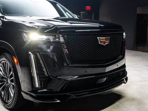 Used 2023 Cadillac Escalade V AWD/4WD image 7