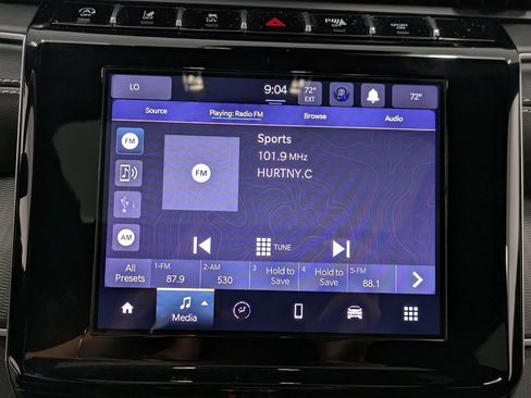 Used 2024 Jeep Grand Cherokee Laredo X image 12