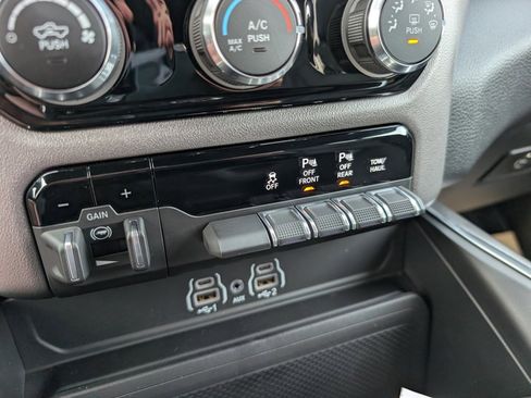 New 2026 RAM 1500 4x4 Crew Cab image 27