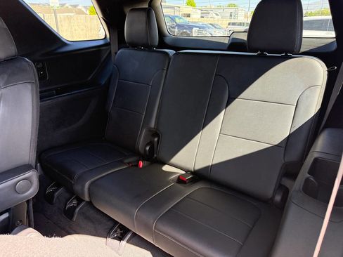 Used 2023 Chevrolet Traverse LT w/ LT Premium Package AWD/4WD image 19