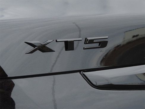 New 2026 Cadillac XT5 Luxury w/ LPO, ONYX Package image 11